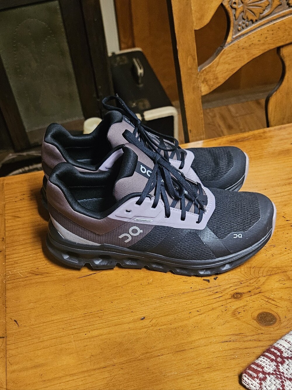On Cloudrunner Women's Black and Light Purplish Cloudswift Athletic Shoes